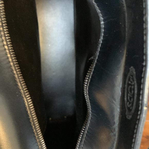 Tod’s Navy Patent Leather Handbag with Studs - Picture 4 of 7